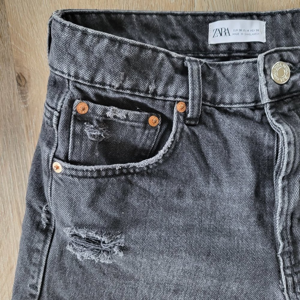 Zara Distressed Denim Shorts Dark Wash - Picture 4 of 11